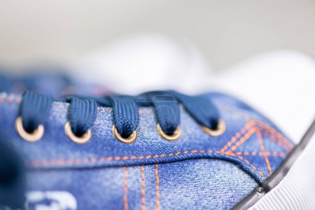 Téléchargez les photos : Close up of denim sneakers - en image libre de droit