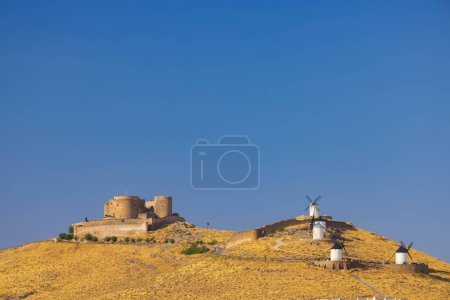 Téléchargez les photos : Windmills and castle of Consuegra, Castilla La Mancha, Spain - en image libre de droit