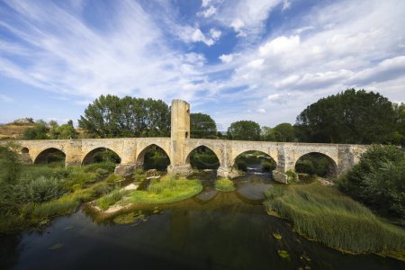 Téléchargez les photos : Stone bridge over Ebro river in Frias, Burgos province, Castilla Leon, Spain - en image libre de droit