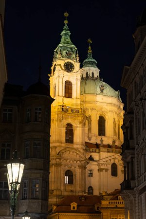 Foto de Church of Saint Nicolas, Prague, Czech Republic - Imagen libre de derechos