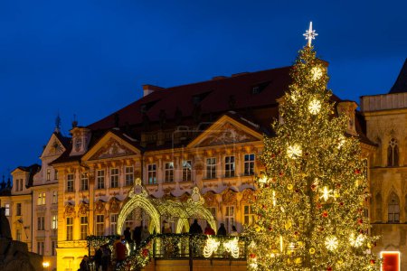 Téléchargez les photos : Arbre de Noël sur la Place de la Vieille Ville, Prague, République Tchèque - en image libre de droit