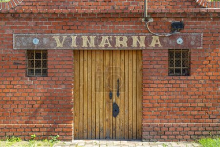 Foto de Bar de vinos en bodega, Moravia del Sur, República Checa - Imagen libre de derechos