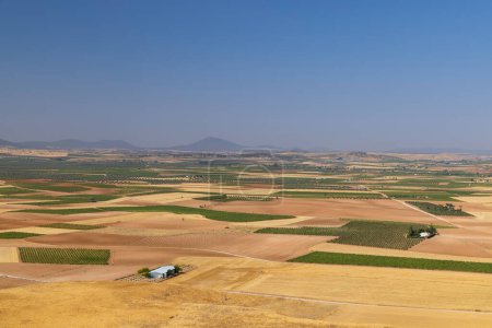 Téléchargez les photos : Landscape of Castilla La Mancha near Consuegra, Spain - en image libre de droit