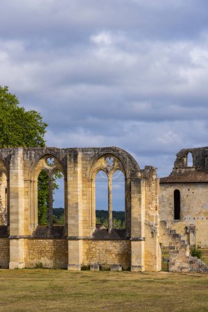 Téléchargez les photos : Abbaye de Grande-Sauve, site UNESCO, monastère bénédictin près de La Sauve, Aquitaine, Gironde, France - en image libre de droit
