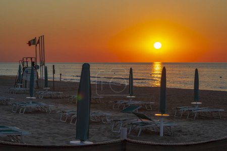 Foto de Puesta de sol en Rodi Garganico, Apulia, Italia - Imagen libre de derechos