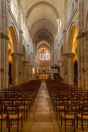 Téléchargez les photos : Basilique Notre-Dame de Beaune, Beaune, Burgundy, France - en image libre de droit