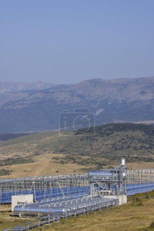 Foto de Planta solar de concentración termodinámica de tipo Fresnel en Llo, Francia - Imagen libre de derechos