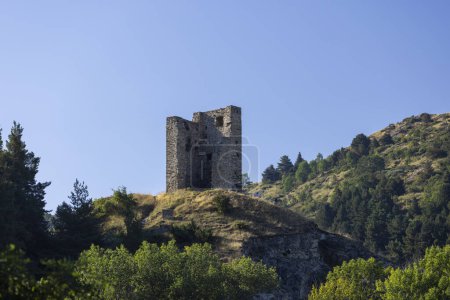 Téléchargez les photos : Tour del Vacaro à Llo, Pyrénées-Orientales, France - en image libre de droit