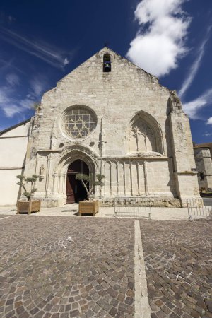 Téléchargez les photos : Eglise Notre-Dame de Gontaud-de-Nogaret, Gontaud-de-Nogaret, Nouvelle-Aquitaine, France - en image libre de droit