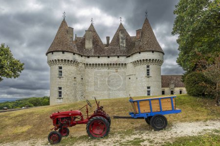 Téléchargez les photos : Château de Monbazillac (Château de Monbazillac) près de Bergerac, département de la Dordogne, Aquitaine, France - en image libre de droit