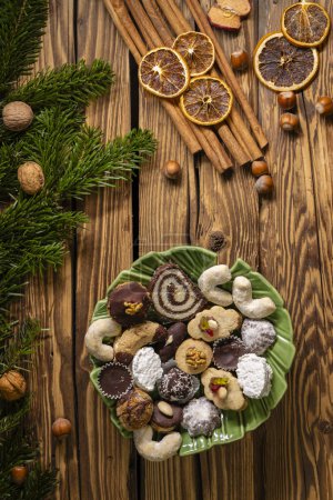 Téléchargez les photos : Différents types de biscuits de Noël typiques tchèques - en image libre de droit