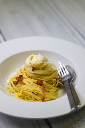 Téléchargez les photos : Nature morte de spaghetti alla carbonara - en image libre de droit