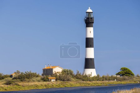 Téléchargez les photos : Lighthouse Faraman, Salin de Giraud, Provence-Alpes-Cote d'Azur, France - en image libre de droit
