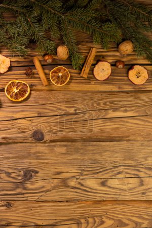 Téléchargez les photos : Fond de Noël avec épices et brindilles - en image libre de droit