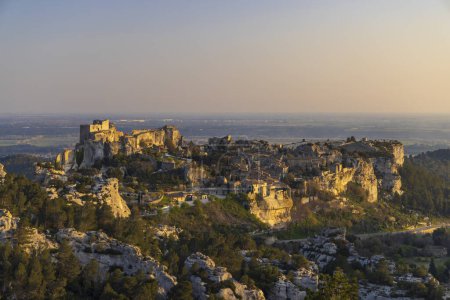 Téléchargez les photos : Château et village médiéval, Les Baux-de-Provence, Alpilles, Provence, France - en image libre de droit