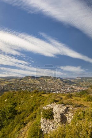 Foto de Vista panorámica de la ciudad de Millau en Aveyron, Francia - Imagen libre de derechos