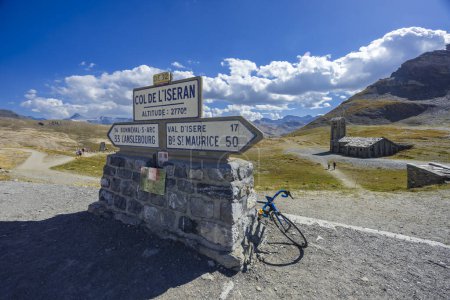 Téléchargez les photos : Panneaux routiers, Col de l'Iseran, Savoie, France - en image libre de droit