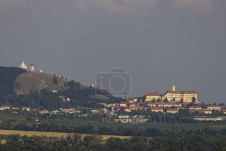 Foto de Castillo y viñedo Mikulov, Moravia del Sur, República Checa - Imagen libre de derechos