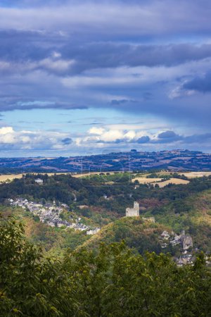Foto de Castillo y pueblo en Najac, Aveyron, Sur de Francia - Imagen libre de derechos