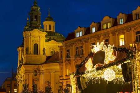 Foto de Árbol de Navidad en la Plaza de la Ciudad Vieja en Praga, República Checa - Imagen libre de derechos