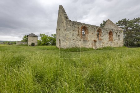 Foto de Haluzice, ruinas de la iglesia románica, Eslovaquia - Imagen libre de derechos