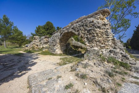 Téléchargez les photos : Aqueduc Romain de Barbegal près d'Arles, Fontvieille, Provence, France - en image libre de droit