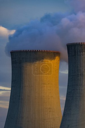 Foto de Central nuclear de Dukovany, región de Vysocina, República Checa - Imagen libre de derechos