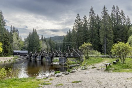Téléchargez les photos : Pont de porte à Rechle près de Modrava, Sumava National Park, République tchèque - en image libre de droit