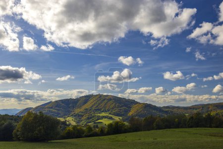 Téléchargez les photos : Autumn landscape in Mala Fatra mountains, Slovakia - en image libre de droit