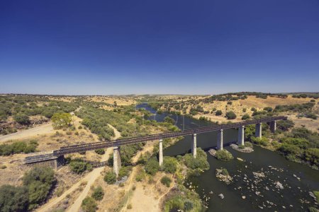 Téléchargez les photos : Pont ferroviaire du Guadiana près de Beja, Moura Branch, National Route 260, Alentejo, Portugal - en image libre de droit