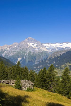 Téléchargez les photos : Paysage près de Lanslebourg-Mont-Cenis, Savoie, France - en image libre de droit