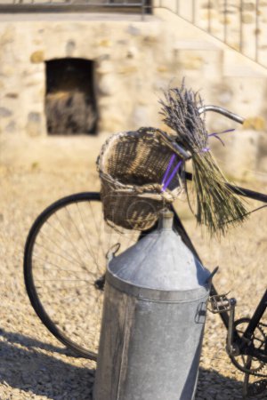 Foto de Bodegón con bicicleta en Provenza, Francia - Imagen libre de derechos