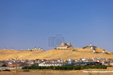Téléchargez les photos : Windmills and castle of Consuegra, Castilla La Mancha, Spain - en image libre de droit