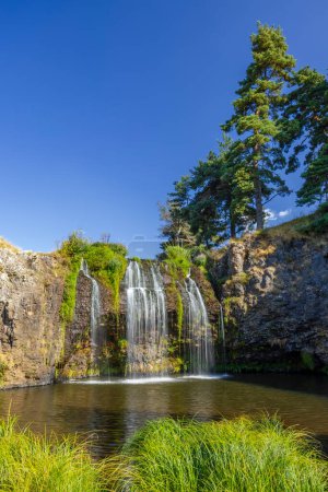 Wasserfall Cascade des Veyrines bei Allanche im französischen Hochland, Auvergne, Cantal, Frankreich