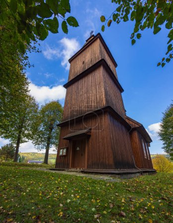 Téléchargez les photos : Church of St. Kozmu a Damiana, UNESCO site, Vysny Komarnik, Slovakia - en image libre de droit