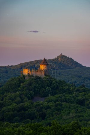 Téléchargez les photos : Château de Somoska à la frontière slovaque - en image libre de droit