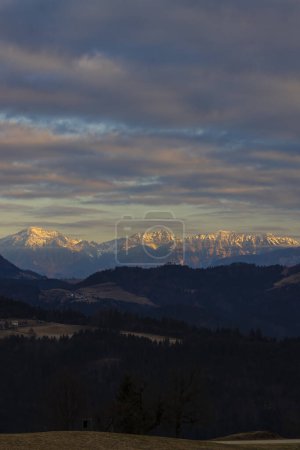 Téléchargez les photos : Belle vue sur le paysage près de Skofja Loka, Slovénie - en image libre de droit