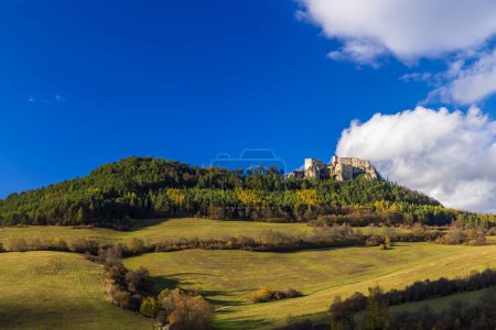 vista del castillo de Lietava (Lietavsky hrad), región de Zilina, Eslovaquia