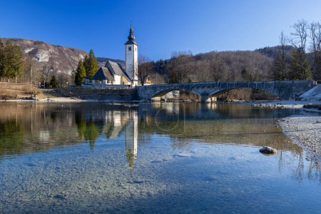 Blick auf Sv. Janez Krstnik Kirche, Ribcev Laz, Bohinj, Triglav Nationalpark, Slowenien