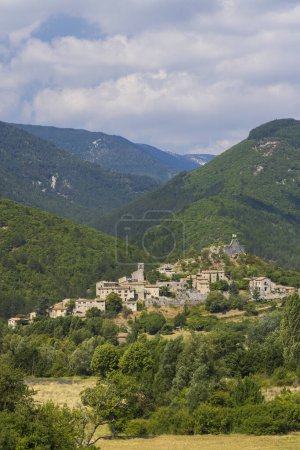 Foto de Vista del pueblo típico Reilhanette, Provenza, Francia - Imagen libre de derechos