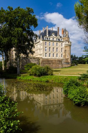 Téléchargez les photos : Vue sur Château de Brissac, Brissac-Quince, Pays de la Loire - en image libre de droit