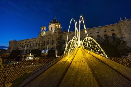 Weihnachtsdekoration auf dem Maria-Theresien-Platz in Wien