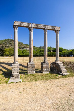 Foto de Ruinas del templo romano en Riez, Alpes-de-Haute-Provence, Francia - Imagen libre de derechos