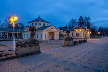 Téléchargez les photos : Frantiskovy lazne ville thermale en soirée, site du patrimoine mondial de l'UNESCO, Bohême occidentale, République tchèque - en image libre de droit