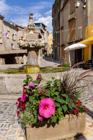 Téléchargez les photos : Architecture provençale typique, Puimichel, Provence, France - en image libre de droit