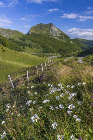 Landschaft bei Col d 'Agnes, Departement Ariege, Pyrenäen, Frankreich