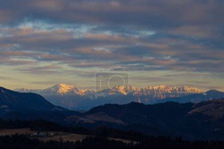 Winterlandschaft mit Triglav-Gipfel, Triglavski Nationalpark, Slowenien