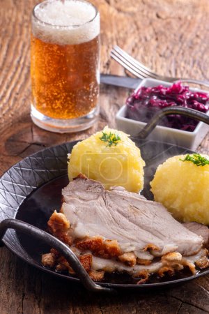 Téléchargez les photos : Bavarois de porc rôti aux boulettes - en image libre de droit