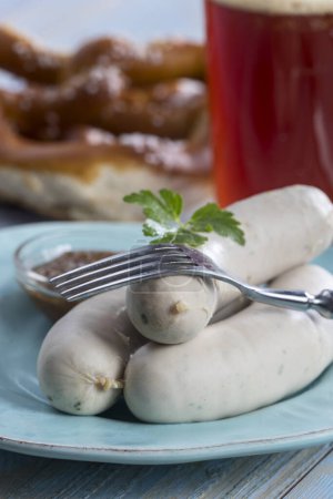 Téléchargez les photos : Saucisses blanches bavaroises au bretzel - en image libre de droit