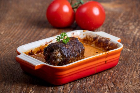 Téléchargez les photos : Roulade de viande allemande dans une casserole - en image libre de droit